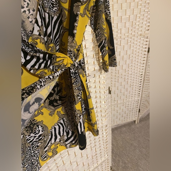 Peter Nygard Wrap Style Blouse Size Large EUC - Picture 2 of 6